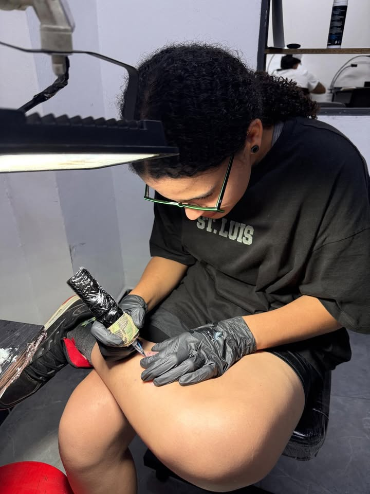 Auto-tatuaje · rodilla