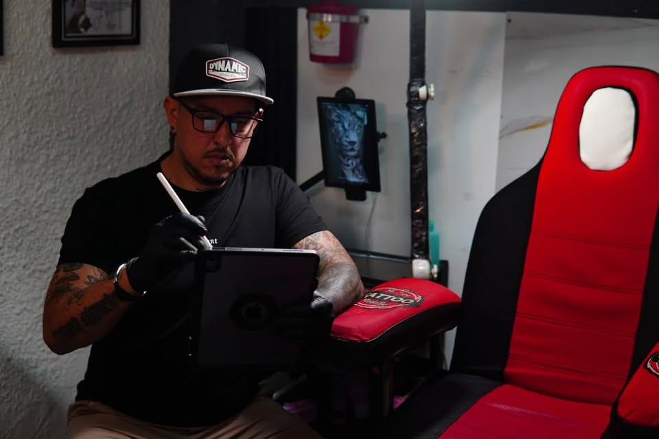 Frederick Correa · fundador y formador de YS Tattoo Academy